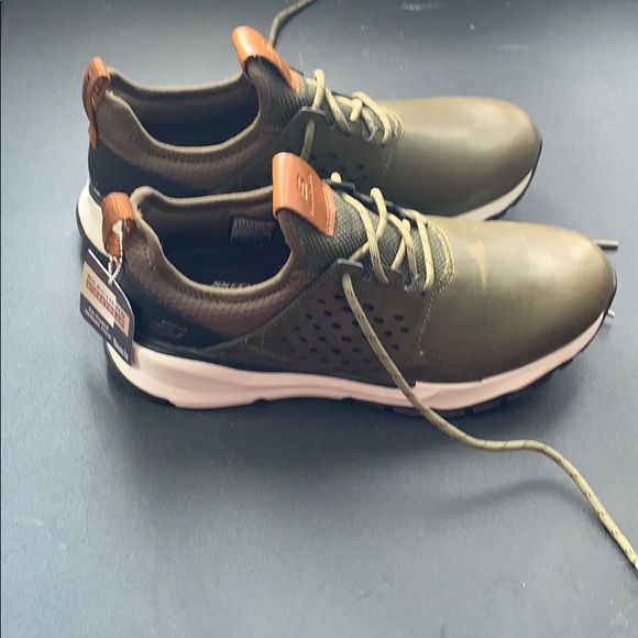 Sneakers - Picture 2 of 4